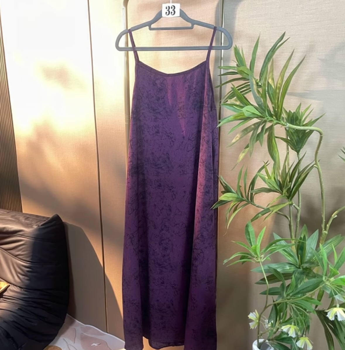 Elegant and romantic purple strapless dress with sleeveless design showcasing charming temperament